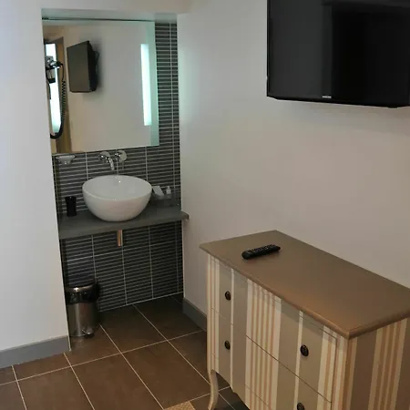 Hotel And De La Marne 3*