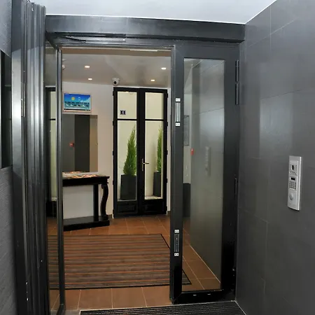 Hotel And De La Marne 3*